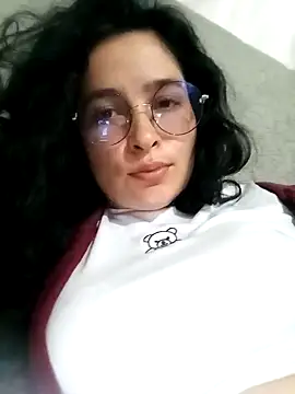 Snapshot of EmilySwaan chatting on January 9, 2:43 am EmilySwaan online show from January 9, 2:43 am