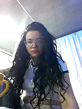 Snapshot of EmilySwaan chatting on March 10, 3:23 am EmilySwaan online show from March 10, 3:23 am