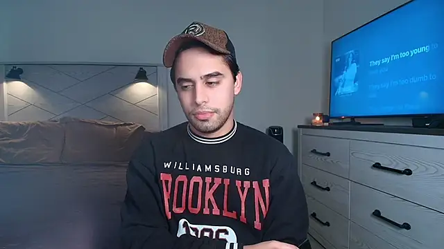 Snapshot of thonylewys chatting on October 3, 8:17 pm thonylewys online show from October 3, 8:17 pm