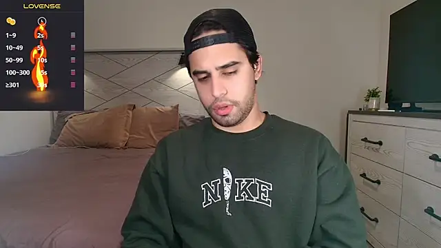 Snapshot of thonylewys chatting on October 28, 1:20 am thonylewys online show from October 28, 1:20 am