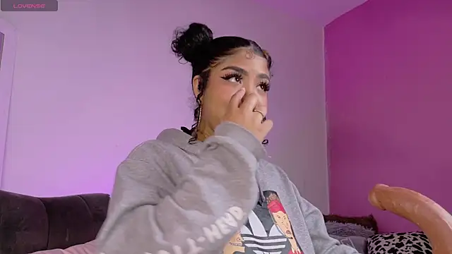 foxxy-lov3 online show from February 12, 1:28 pm