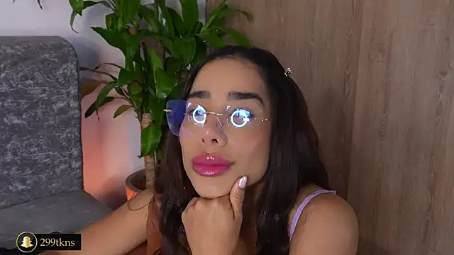 Snapshot of katie_cruz chatting on November 7, 11:21 am katie cruz online show from November 7, 11:21 am