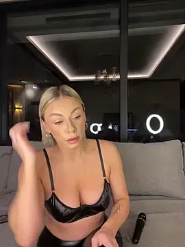 Snapshot of SexOnMyLvL chatting on March 11, 9:10 pm SexOnMyLvL online show from March 11, 9:10 pm