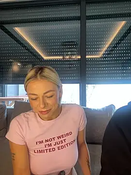 Snapshot of SexOnMyLvL chatting on March 25, 12:11 pm SexOnMyLvL online show from March 25, 12:11 pm