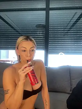 Snapshot of SexOnMyLvL chatting on March 27, 12:05 pm SexOnMyLvL online show from March 27, 12:05 pm