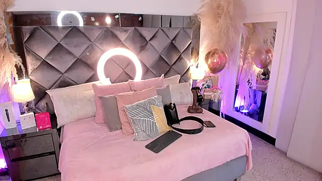 sofhiaa adaams online show from October 2, 11:01 pm