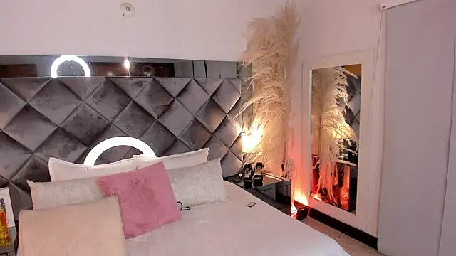 Snapshot of sofhiaa_adaams chatting on November 7, 10:43 pm sofhiaa adaams online show from November 7, 10:43 pm