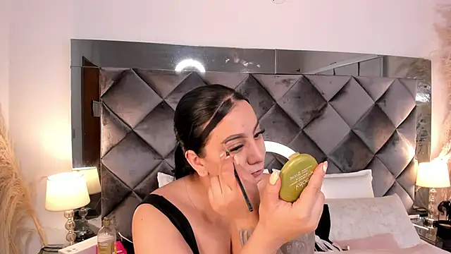 Snapshot of sofhiaa_adaams chatting on November 12, 9:25 pm sofhiaa adaams online show from November 12, 9:25 pm