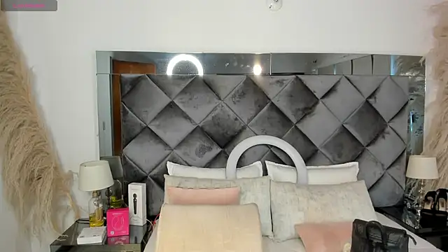 Snapshot of sofhiaa_adaams chatting on November 16, 3:39 pm sofhiaa adaams online show from November 16, 3:39 pm