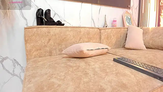 Snapshot of sofhiaa_adaams chatting on December 14, 3:28 pm sofhiaa adaams online show from December 14, 3:28 pm