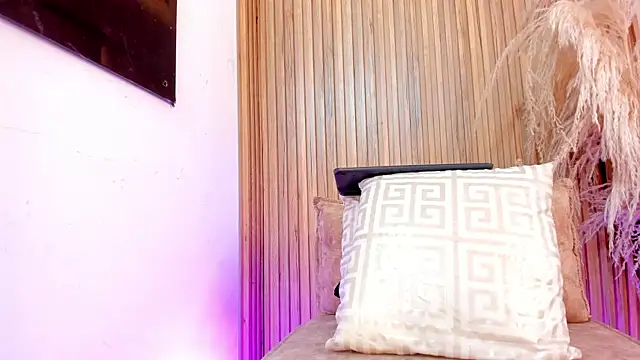 Snapshot of sofhiaa_adaams chatting on February 8, 9:07 pm sofhiaa adaams online show from February 8, 9:07 pm