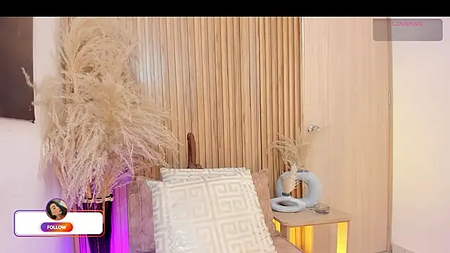 Snapshot of sofhiaa_adaams chatting on February 13, 10:39 pm sofhiaa adaams online show from February 13, 10:39 pm