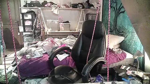Snapshot of Ombeline1 chatting on January 18, 5:48 pm Ombeline1 online show from January 18, 5:48 pm
