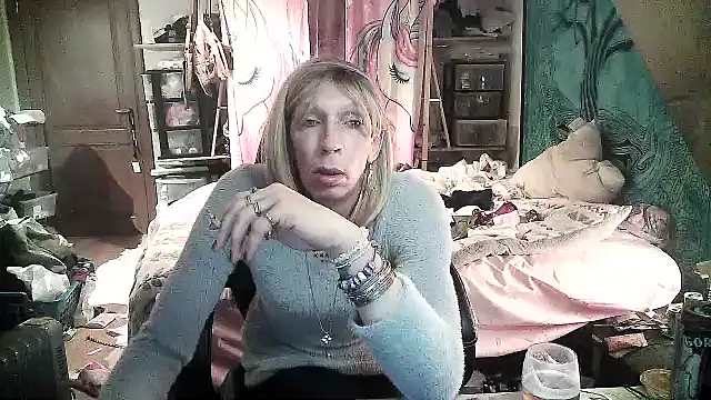 Snapshot of Ombeline1 chatting on January 24, 3:54 am Ombeline1 online show from January 24, 3:54 am