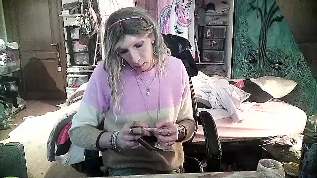 Snapshot of Ombeline1 chatting on January 26, 1:58 pm Ombeline1 online show from January 26, 1:58 pm