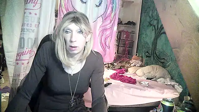 Snapshot of Ombeline1 chatting on February 13, 5:58 am Ombeline1 online show from February 13, 5:58 am