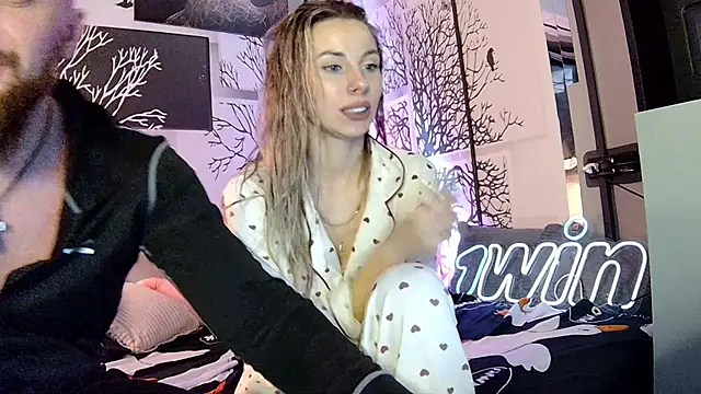 niki7377 online show from December 9, 10:43 am