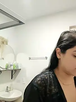 Lia Hurley online show from December 9, 10:54 am