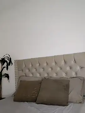 Lia Hurley online show from December 20, 3:42 pm