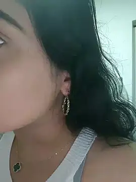 Lia Hurley online show from February 4, 12:44 pm