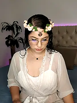 Lia Hurley online show from February 5, 3:09 pm