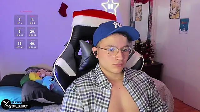 Snapshot of AustinSummerr chatting on December 12, 4:43 pm AustinSummerr online show from December 12, 4:43 pm