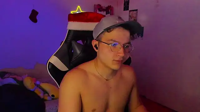 Snapshot of AustinSummerr chatting on December 17, 12:33 pm AustinSummerr online show from December 17, 12:33 pm