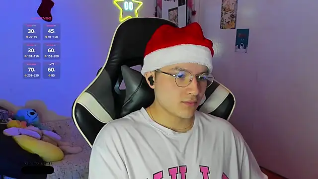 Snapshot of AustinSummerr chatting on December 18, 1:45 pm AustinSummerr online show from December 18, 1:45 pm