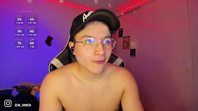 Snapshot of AustinSummerr chatting on December 31, 4:04 pm AustinSummerr online show from December 31, 4:04 pm