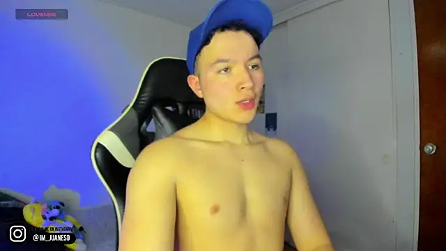 Snapshot of AustinSummerr chatting on January 8, 1:20 pm AustinSummerr online show from January 8, 1:20 pm