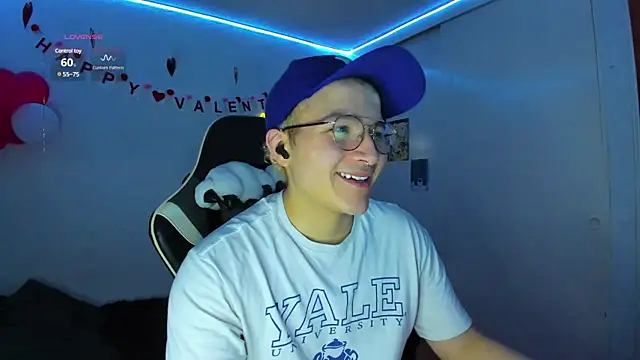 Snapshot of AustinSummerr chatting on February 18, 11:44 am AustinSummerr online show from February 18, 11:44 am