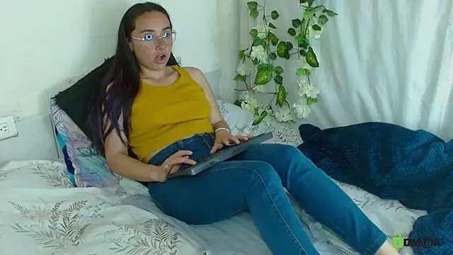 Hot Candy  online show from April 5, 1:03 am