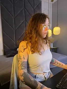 Snapshot of SophiePure chatting on October 14, 8:53 pm SophiePure online show from October 14, 8:53 pm