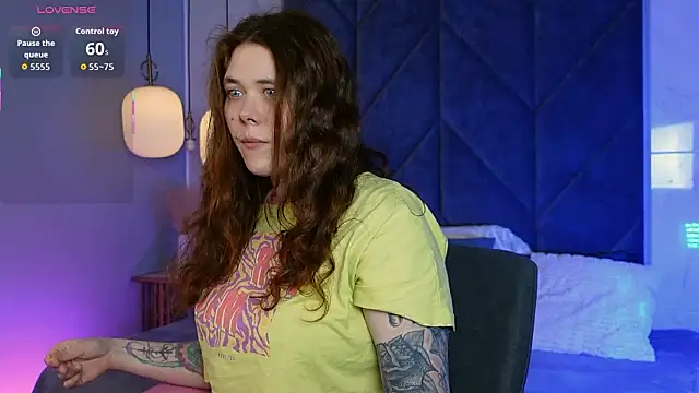 Snapshot of SophiePure chatting on February 9, 8:13 pm SophiePure online show from February 9, 8:13 pm