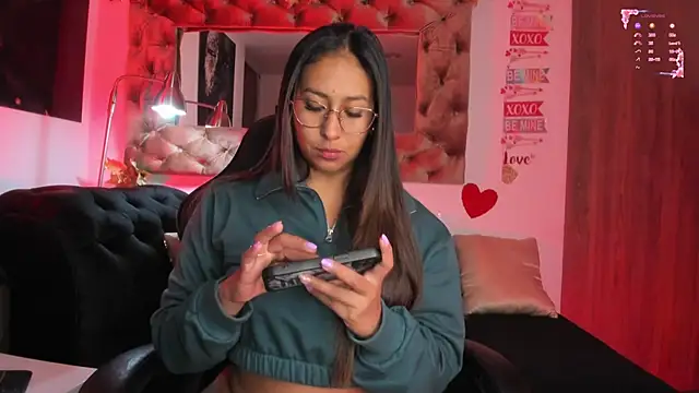 Snapshot of AmelyaMann chatting on February 18, 11:28 am AmelyaMann online show from February 18, 11:28 am