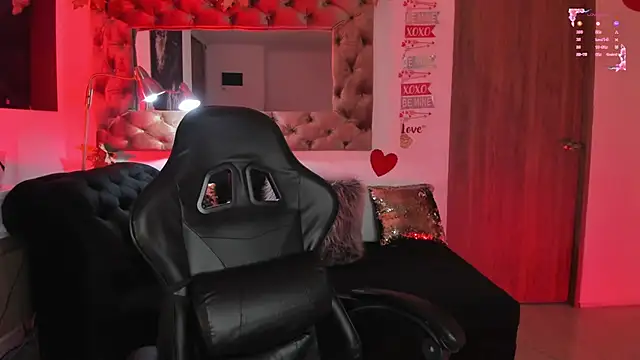 Snapshot of AmelyaMann chatting on February 23, 12:35 pm AmelyaMann online show from February 23, 12:35 pm