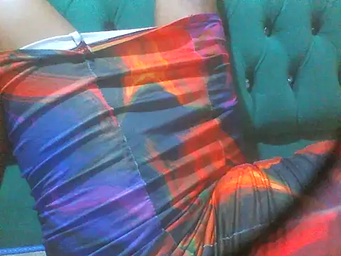 Snapshot of Sexy_Riri chatting on February 17, 12:40 am Sexy Riri online show from February 17, 12:40 am