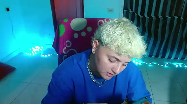 isabeautyx19 online show from December 12, 2:59 am