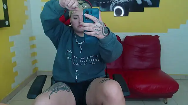 isabeautyx19 online show from December 20, 8:45 pm