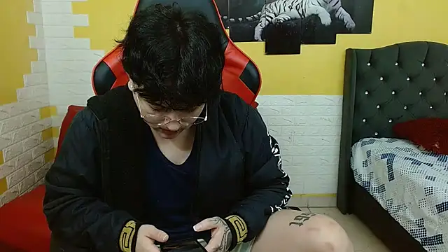 isabeautyx19 online show from December 18, 2:17 am