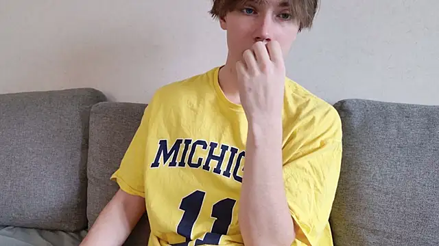 callmenineoneseven online show from October 13, 7:52 am