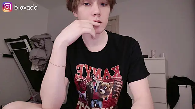 callmenineoneseven online show from May 1, 7:18 pm