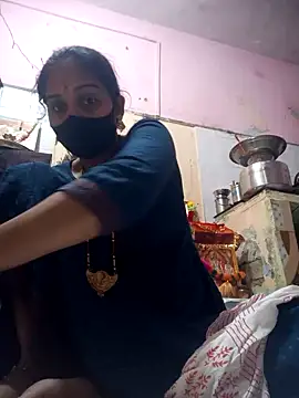 Snapshot of Hi_Radhika chatting on December 24, 4:44 am Hi Radhika online show from December 24, 4:44 am