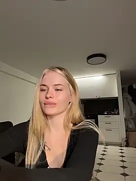 Snapshot of Vladamais chatting on April 18, 7:58 pm Vladamais online show from April 18, 7:58 pm