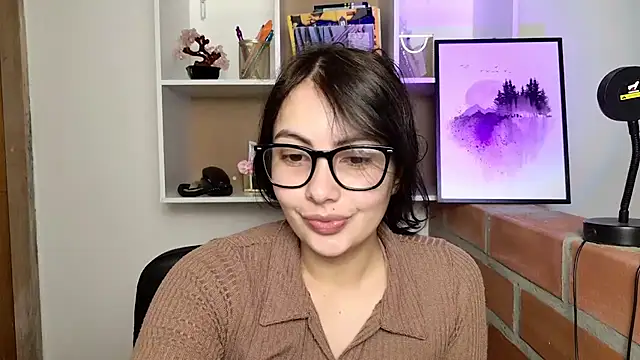 lalawhitte online show from May 20, 10:21 am
