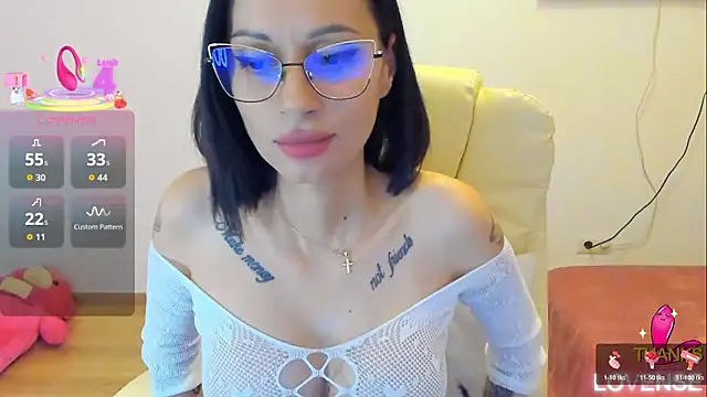 kissnicol32 online show from January 8, 4:20 pm