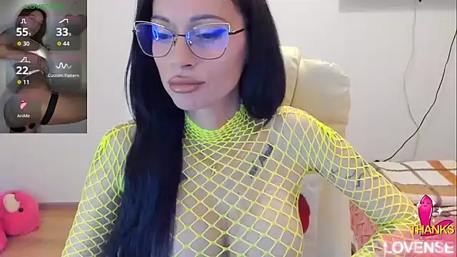 kissnicol32 online show from May 9, 4:12 pm