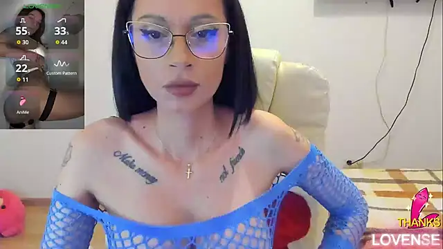 kissnicol32 online show from May 13, 4:15 pm