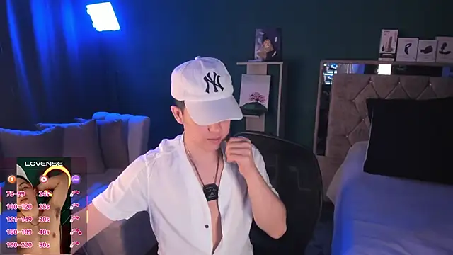 Snapshot of Brat_ chatting on September 19, 7:03 pm Brat online show from September 19, 7:03 pm