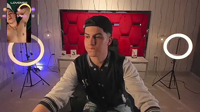 Snapshot of Brat_ chatting on December 15, 7:51 pm Brat online show from December 15, 7:51 pm